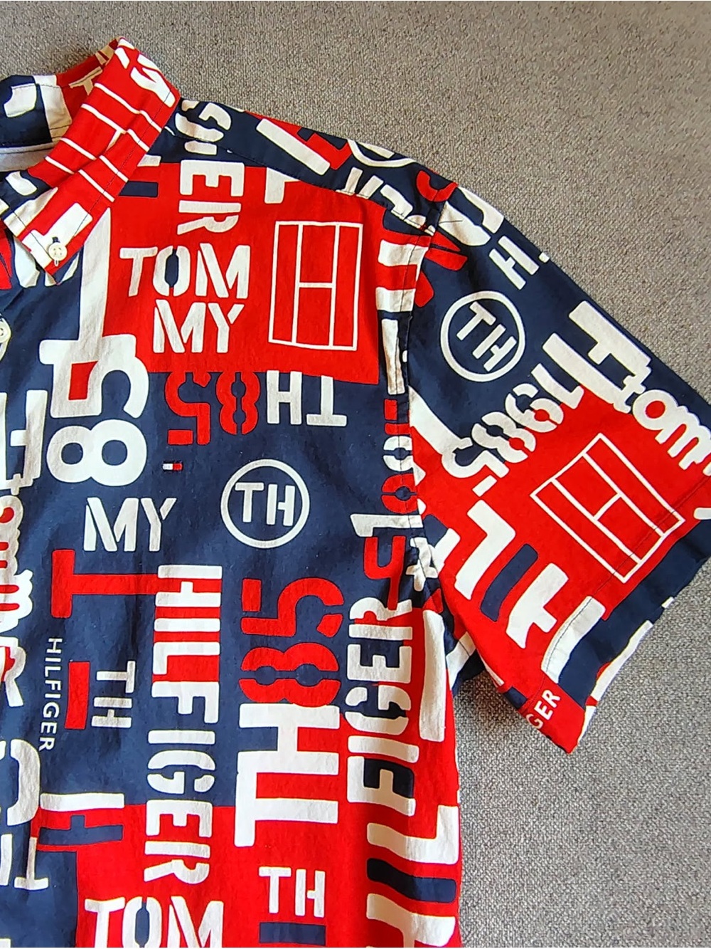 Tommy Hilfiger AOP TH 85 Button Up Polo Shirt Men L Red White Blue Colorblock